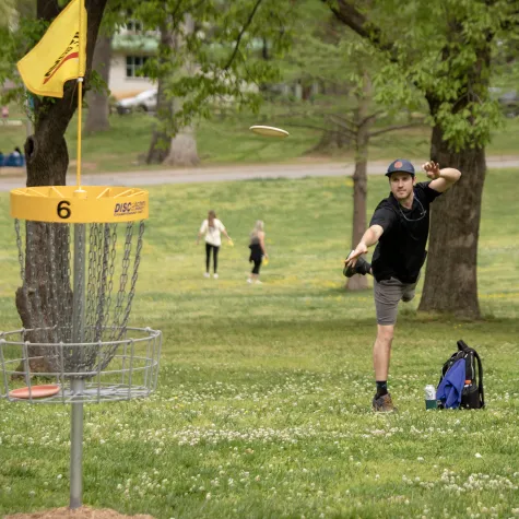 Man playing disc golf