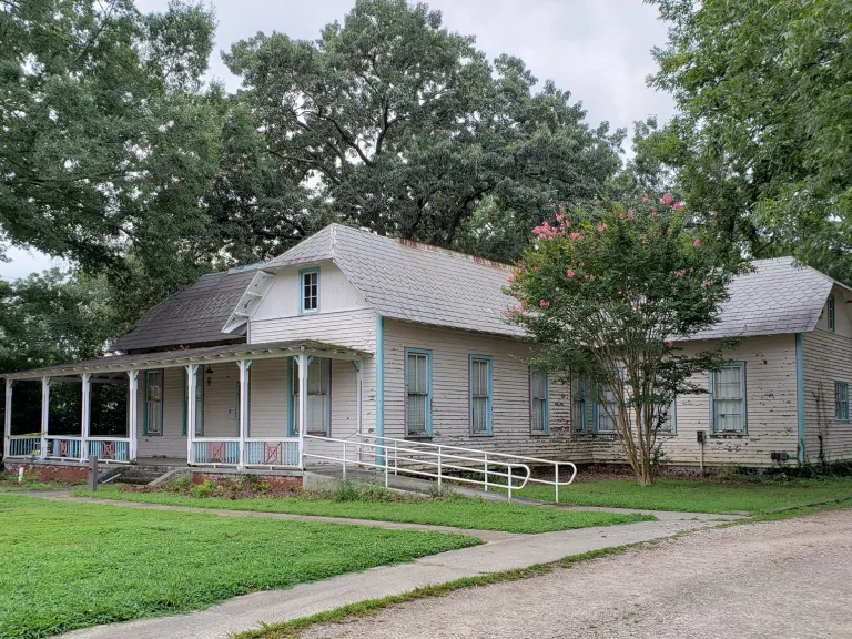 House of Many Porches in 2022 before renovation 