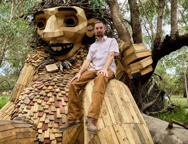 Thomas Dambo with a Troll sculpture